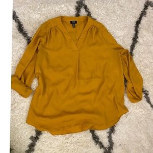 MAKE AN OFFER✨❗️EVERYTHING MUST GO❗️✨ Jones New York Vneck blouse